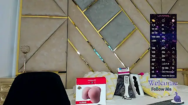 AmberAdams  online show from November 9, 2025, 5:11 pm