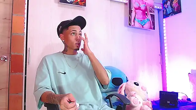 Liam lee online show from November 17, 2025, 6:24 pm