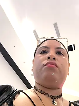 Francesca ferrari online show from October 29, 2025, 10:00 pm