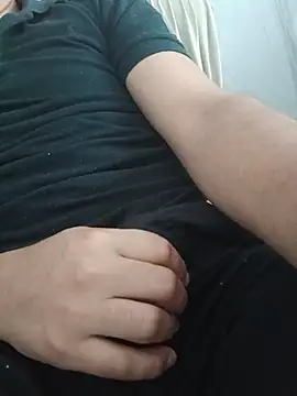 Snapshot of latino17 chatting on November 19, 2025, 3:56 pm latino17 online show from November 19, 2025, 3:56 pm