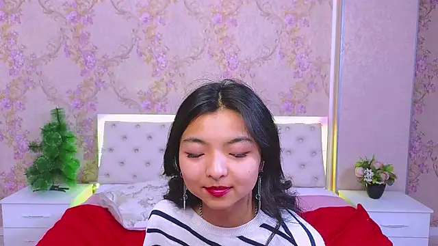 Shy Kira online show from December 17, 2024, 6:42 pm