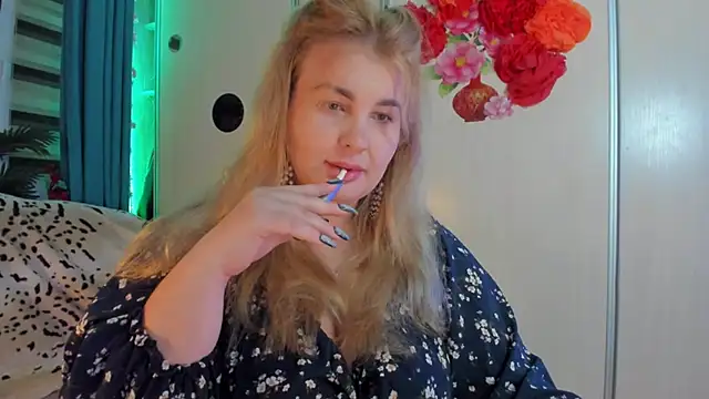 CoraSwon online show from October 25, 2025, 9:20 pm