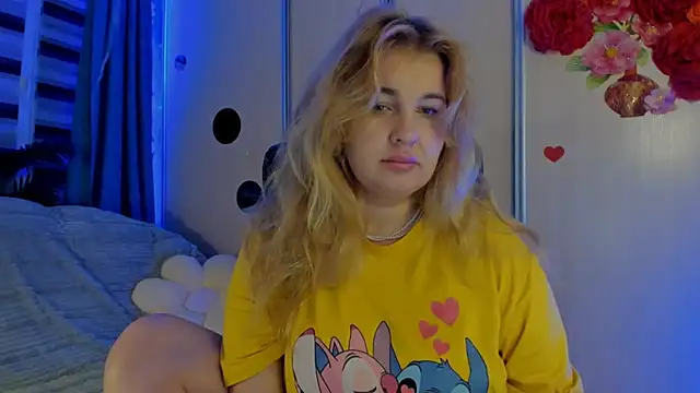 CoraSwon online show from November 11, 2025, 1:27 am