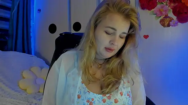 CoraSwon online show from November 15, 2025, 12:19 am