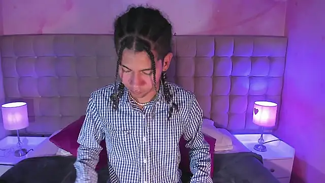 Maxim-Walker online show from October 3, 2025, 6:43 am