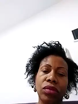 Snapshot of littlebrunett chatting on December 6, 2024, 12:16 pm littlebrunett online show from December 6, 2024, 12:16 pm