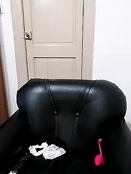 Snapshot of littlebrunett chatting on March 12, 2025, 12:15 pm littlebrunett online show from March 12, 2025, 12:15 pm