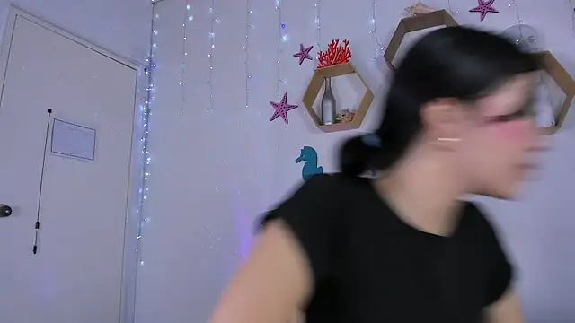 Snapshot of Emiily_Parkerr chatting on March 20, 2025, 3:02 am Emiily Parkerr online show from March 20, 2025, 3:02 am