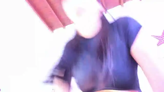 Snapshot of Emiily_Parkerr chatting on October 31, 2025, 2:56 am Emiily Parkerr online show from October 31, 2025, 2:56 am