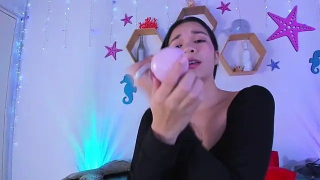 Snapshot of Emiily_Parkerr chatting on November 18, 2025, 3:12 am Emiily Parkerr online show from November 18, 2025, 3:12 am