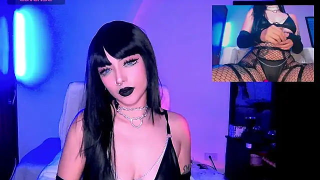 HollyDominic online show from February 28, 2025, 5:04 pm