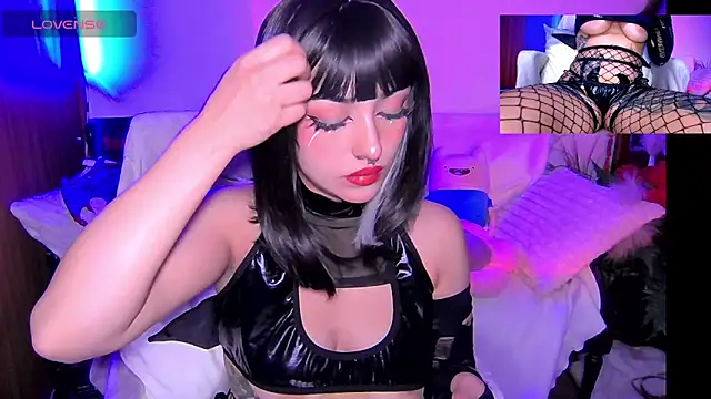 HollyDominic online show from November 13, 2025, 10:25 am