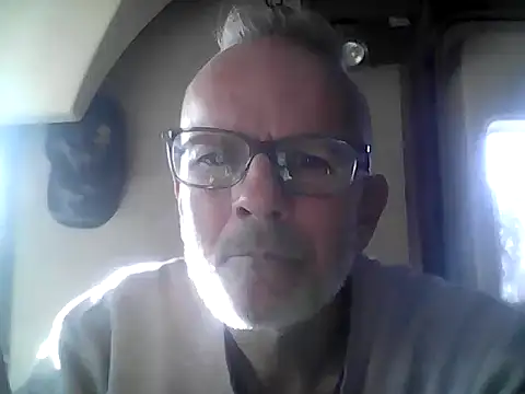 Snapshot of richa22cm chatting on December 18, 2025, 1:39 pm richa22cm online show from December 18, 2025, 1:39 pm