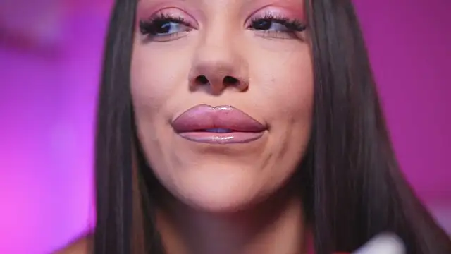 Snapshot of NatyDesiree chatting on February 18, 2025, 11:22 am NatyDesiree online show from February 18, 2025, 11:22 am