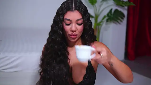 Snapshot of NatyDesiree chatting on October 3, 2025, 9:06 am NatyDesiree online show from October 3, 2025, 9:06 am