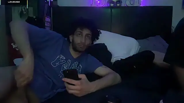 pantslesstraveler plt online show from November 17, 2025, 12:49 am