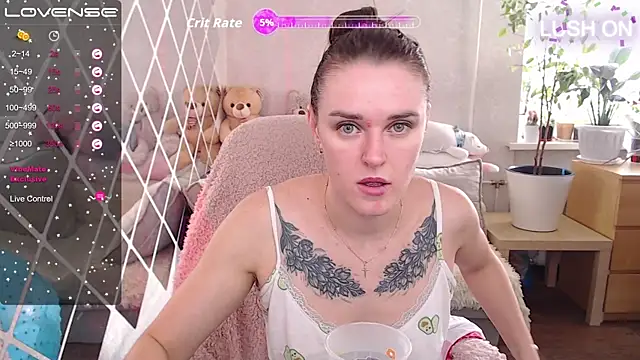 Bella  Swoon online show from September 30, 2025, 3:33 am