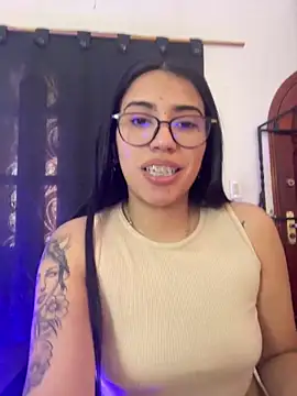 Snapshot of SaritaHot_69 chatting on December 12, 2024, 5:15 pm SaritaHot 69 online show from December 12, 2024, 5:15 pm