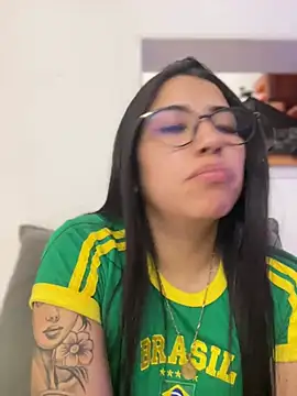 Snapshot of SaritaHot_69 chatting on December 24, 2024, 6:17 pm SaritaHot 69 online show from December 24, 2024, 6:17 pm