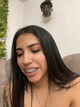 Snapshot of SaritaHot_69 chatting on December 26, 2024, 7:05 pm SaritaHot 69 online show from December 26, 2024, 7:05 pm