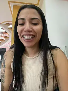 Snapshot of SaritaHot_69 chatting on December 28, 2024, 4:20 pm SaritaHot 69 online show from December 28, 2024, 4:20 pm