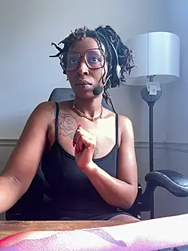 Snapshot of LeyaHoneybuns chatting on March 17, 2025, 4:01 pm LeyaHoneybuns online show from March 17, 2025, 4:01 pm