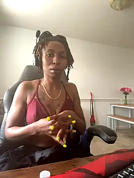 LeyaHoneybuns online show from November 18, 2025, 4:55 pm