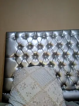 YourSubDesire online show from April 1, 2026, 11:33 am