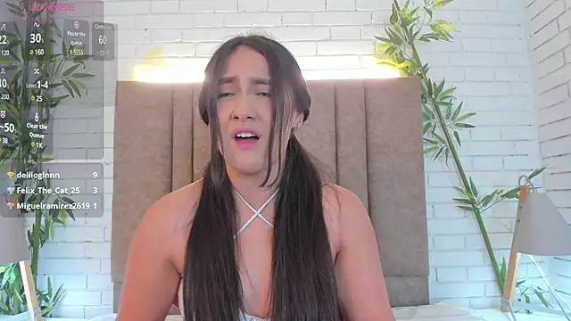 paulina sweett  online show from February 12, 2025, 3:38 pm