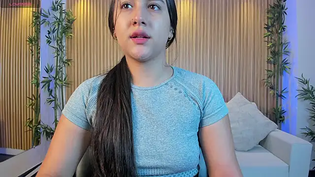 paulina sweett  online show from September 10, 2025, 10:59 am