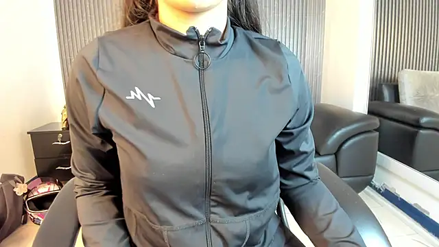 paulina sweett  online show from November 29, 2025, 10:51 am