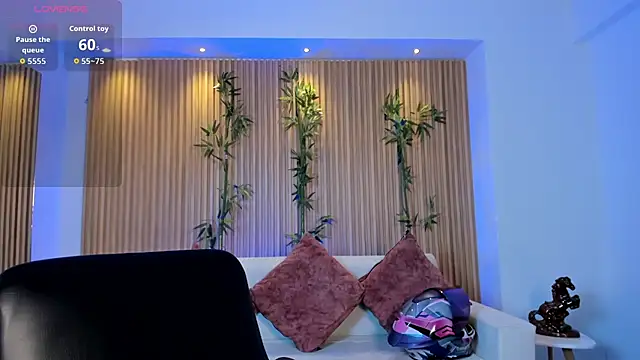 paulina sweett  online show from January 9, 2026, 11:02 am