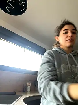 uniquerossie online show from November 10, 2025, 10:03 am