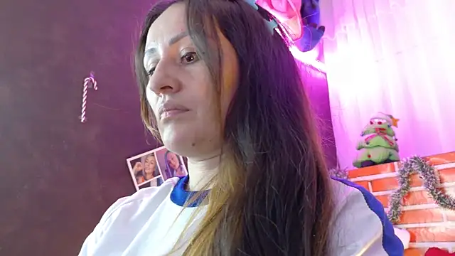 Snapshot of LuisaFernanda170823 chatting on December 17, 2025, 10:38 pm LuisaFernanda170823 online show from December 17, 2025, 10:38 pm