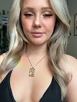 lexi luv online show from January 17, 2025, 6:12 pm