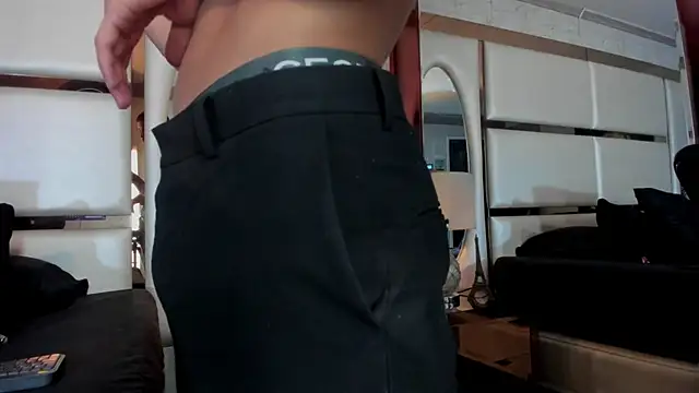 ALAN SANTHOS online show from September 19, 2025, 3:52 am