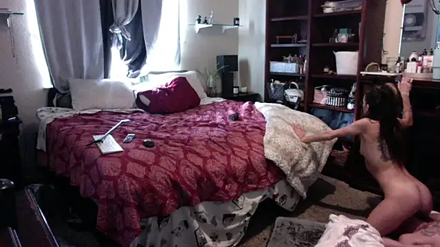 Snapshot of iBoneher69 chatting on December 16, 2025, 5:40 pm iBoneher69 online show from December 16, 2025, 5:40 pm