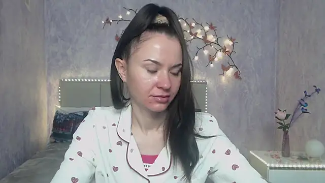 Snapshot of KaraCriegs chatting on March 3, 2026, 6:36 pm KaraCriegs online show from March 3, 2026, 6:36 pm
