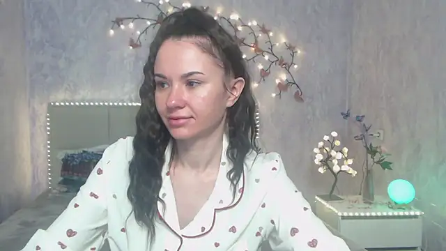 Snapshot of KaraCriegs chatting on March 25, 2026, 6:14 pm KaraCriegs online show from March 25, 2026, 6:14 pm