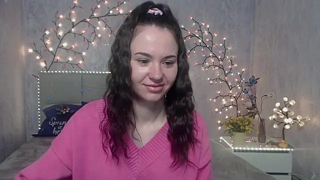 Snapshot of KaraCriegs chatting on April 19, 2026, 5:23 pm KaraCriegs online show from April 19, 2026, 5:23 pm