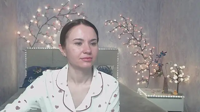 Snapshot of KaraCriegs chatting on April 28, 2026, 2:27 am KaraCriegs online show from April 28, 2026, 2:27 am