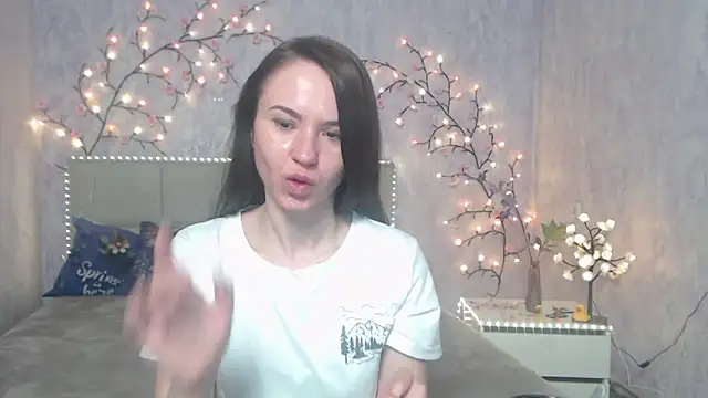 Snapshot of KaraCriegs chatting on May 1, 2026, 6:12 pm KaraCriegs online show from May 1, 2026, 6:12 pm
