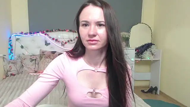 Snapshot of KaraCriegs chatting on May 3, 2026, 7:20 pm KaraCriegs online show from May 3, 2026, 7:20 pm