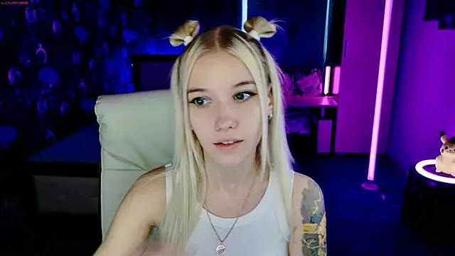 Snapshot of ShhhO_O chatting on October 29, 2025, 8:38 am ShhhO O online show from October 29, 2025, 8:38 am