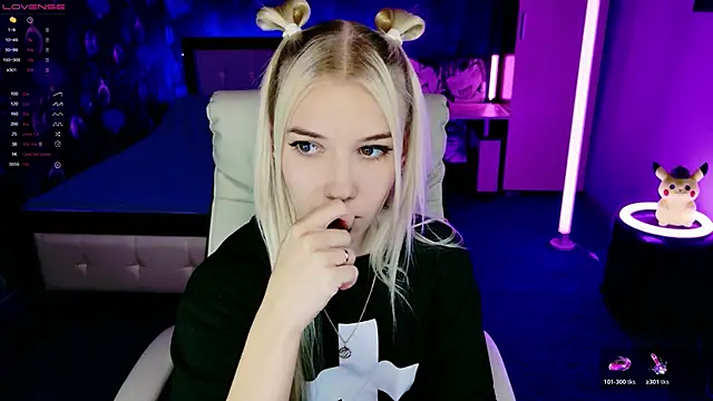 Snapshot of ShhhO_O chatting on November 2, 2025, 3:58 pm ShhhO O online show from November 2, 2025, 3:58 pm