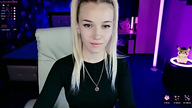 Snapshot of ShhhO_O chatting on November 5, 2025, 5:24 pm ShhhO O online show from November 5, 2025, 5:24 pm