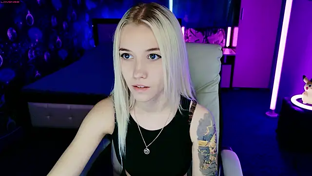 Snapshot of ShhhO_O chatting on November 7, 2025, 11:10 am ShhhO O online show from November 7, 2025, 11:10 am