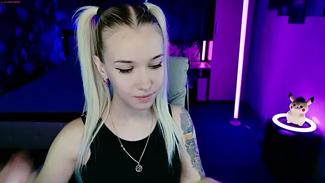 Snapshot of ShhhO_O chatting on November 19, 2025, 10:48 am ShhhO O online show from November 19, 2025, 10:48 am