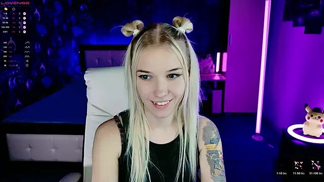 Snapshot of ShhhO_O chatting on November 25, 2025, 2:28 pm ShhhO O online show from November 25, 2025, 2:28 pm