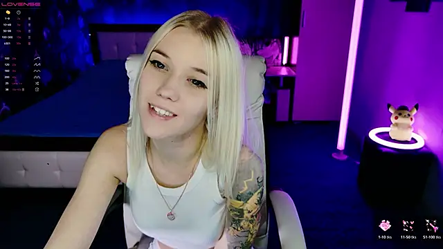 Snapshot of ShhhO_O chatting on November 30, 2025, 2:32 pm ShhhO O online show from November 30, 2025, 2:32 pm